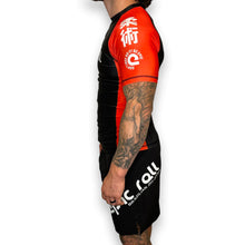 Lade das Bild in den Galerie-Viewer, Meistens friedliche Hautausschlagwache