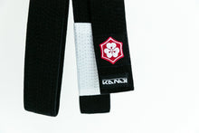 Carregar imagem no visualizador da galeria, Cinturón Kanji "Original" - Negro con barra Blanca - StockBJJ