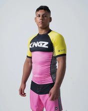 Carregar imagem no visualizador da galeria, RashGuard Kingz Retro Manga curta