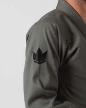 Lade das Bild in den Galerie-Viewer, Kimono BJJ (GI) Kingz der einmilitärische grün-weiße Gürtel eingeschlossen
