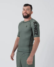 Carregar imagem no visualizador da galeria, RashGuard Kingz Kore V2 Manga curta- Verde