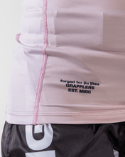 Carregar imagem no visualizador da galeria, Rashguard Kingz nasceu para governar a manga curta das mulheres- Rosa