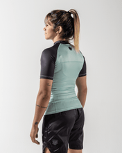 Load image into Gallery viewer, Rashguard kingz born to rule women´s shorts Sleeve- Green bluish