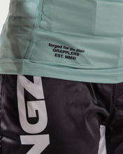 Load image into Gallery viewer, Rashguard kingz born to rule women´s shorts Sleeve- Green bluish