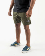 Cargar imagen en el visor de la galería, Kingz Casual Shorts- Verde Militar
