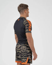 Lade das Bild in den Galerie-Viewer, Always Hunting Rashguard
