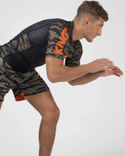 Lade das Bild in den Galerie-Viewer, Always Hunting Rashguard

