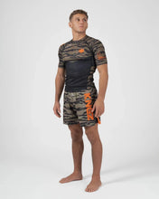 Lade das Bild in den Galerie-Viewer, Always Hunting Rashguard
