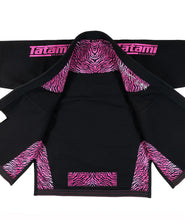 Cargar imagen en el visor de la galería, Kimono BJJ ( Gi) Tatami Recharge- Rosa
