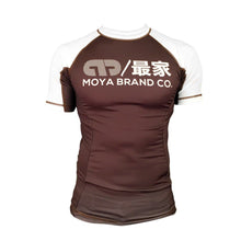 Carregar imagem no visualizador da galeria, Moya Brand Rashguard Scuderia III Manga Corta - Marrón - StockBJJ

