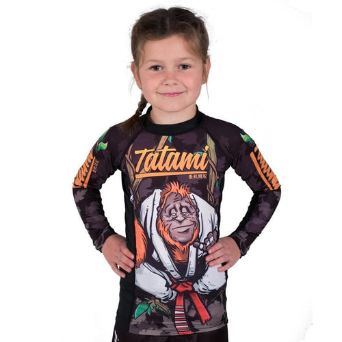 Rashguard Tatami Kid est suspendu orangang lâche