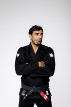 Lade das Bild in den Galerie-Viewer, Kimono Kingz The One- Negro- CINTURON BLANCO INCLUIDO - StockBJJ
