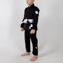 Load image into Gallery viewer, Kimono Kingz Kid´s The One Negro con cinturón blanco - StockBJJ
