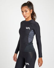 Carregar imagem no visualizador da galeria, VA Sport- camiseta de compresión de manga larga para mujer - StockBJJ
