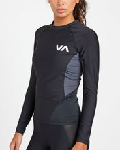 Carregar imagem no visualizador da galeria, VA Sport- camiseta de compresión de manga larga para mujer - StockBJJ
