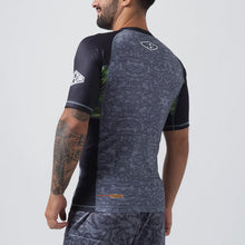 Charger l&#39;image dans la galerie, Maeda Urban Camo Rashguard
