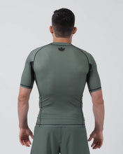 Charger l&#39;image dans la galerie, Rashguard Kingz Kore v2 à manches courtes - vert
