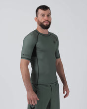 Charger l&#39;image dans la galerie, Rashguard Kingz Kore v2 à manches courtes - vert
