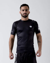 Carregar imagem no visualizador da galeria, Rashguard Kingz classificou a manga curta de desempenho - preto
