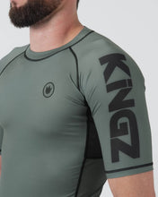 Charger l&#39;image dans la galerie, Rashguard Kingz Kore v2 à manches courtes - vert
