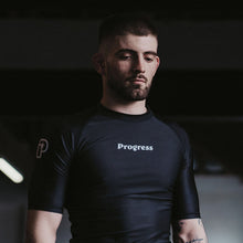 Cargar imagen en el visor de la galería, Progress Academy Rashguard- Manga Corta- Negro
