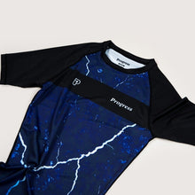 Carregar imagem no visualizador da galeria, Progresso Rashguard de mármore azul
