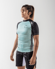Load image into Gallery viewer, Rashguard kingz born to rule women´s shorts Sleeve- Green bluish
