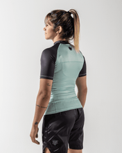 Load image into Gallery viewer, Rashguard kingz born to rule women´s shorts Sleeve- Green bluish
